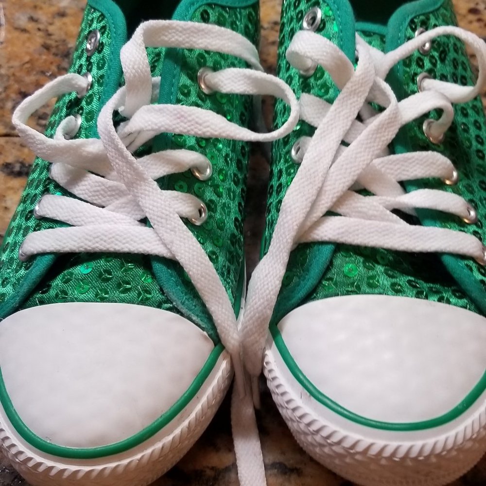 Stunning Kelly Green Sequined Tennis Size 9 *